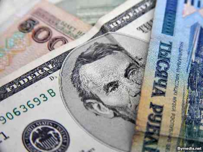 Белорусский рубль снизился к основным валютам на торгах БВФБ