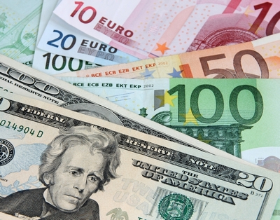 На торгах 9 марта рубль снизился к доллару и заметно укрепился к евро