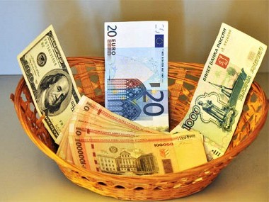 После выходных евро и доллар неожиданно решили взять паузу