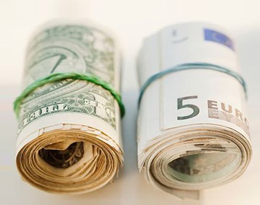 Итоги валютных торгов: евро и доллар растут медленно, но верно