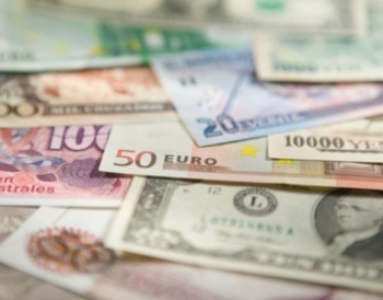 Белорусский рубль разгромил евро, но уступил российскому рублю