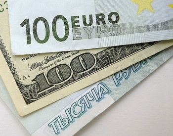 Доллар установил рекорд, а российский рубль в ответ подешевел
