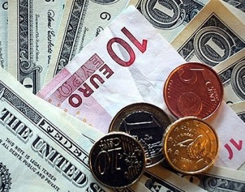 Доллар и евро значительно подешевели на торгах 6 октября
