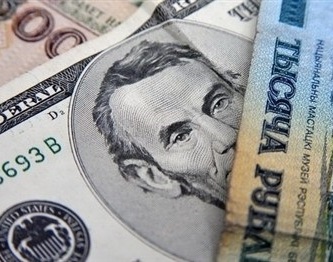 На последних июльских торгах белорусский рубль значительно укрепился к российскому рублю, но уступил доллару