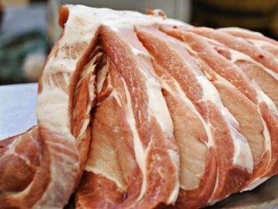 Беларусь запретила ввоз свинины из Латвии