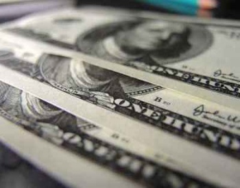 Доллар и евро одновременно обновили исторические максимумы