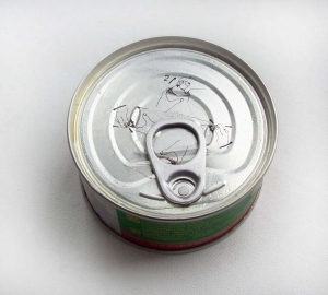 Партия некачественных рыбных консервов попала на прилавки магазинов