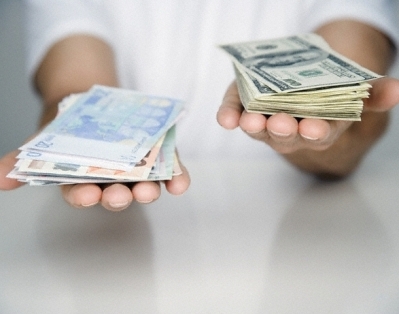 Доллар обновил рекорд, евро очнулся после нескольких дней падения