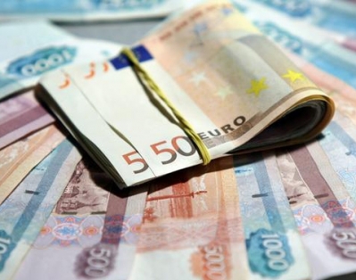 Итоги валютных торгов: евро и российский рубль продолжают дешеветь