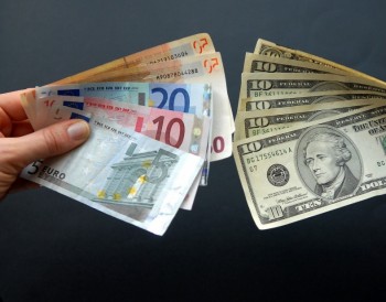 Торги 28 августа завершились третьим подряд укрепленем белорусского рубля к доллару и евро