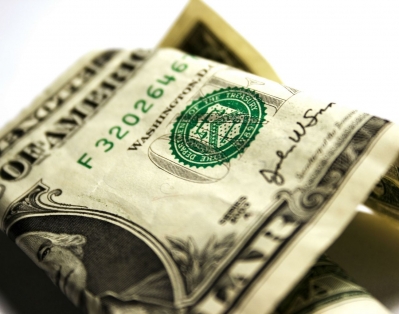Доллар вырос до нового рекордного значения. Евро также подорожал