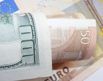 11 декабря белорусский рубль девальвировался к доллару и российскому рублю