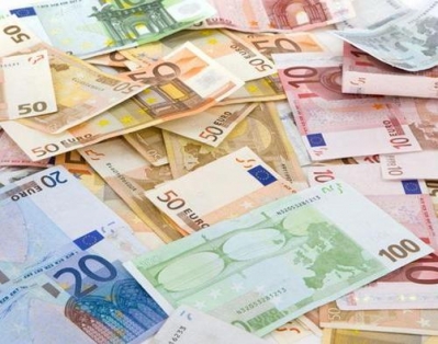 Итоги валютных торгов: падение евро — минус 200 рублей