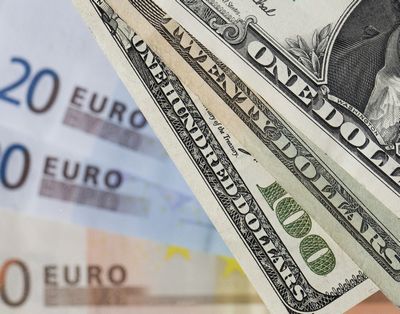 Торги на бирже: пока доллар меланхолирует, евро резко взлетел в цене