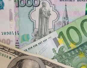 На торгах 6 августа доллар прибавил 142 рубля, обновив исторический максимум, евро укрепился почти на 200 рублей и пробил отметку в 17 тысяч