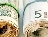 Итоги валютных торгов: доллар обновил рекорд стоимости, евро также вырос