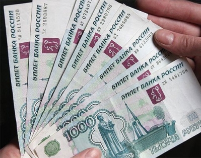 Итоги валютных торгов: российский рубль достиг дна — и тут снизу постучали