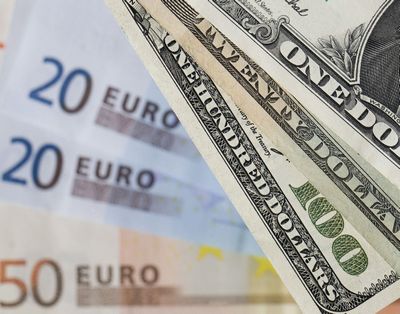 8 апреля российский рубль обновил полугодовой максимум, доллар укрепился впервые за 5 дней