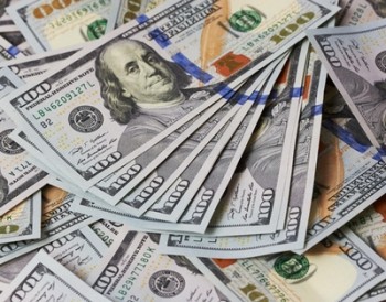 3 декабря на торгах валютной биржи белорусский рубль девальвировался к евро и доллару, но укрепился к российскому рублю