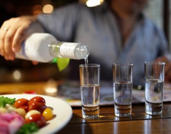 Наценка в общепите на отечественный алкоголь снижена - Минторг