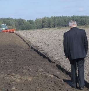 Губернаторы будут нести ответственность за возможные проблемы с посевной – Лукашенко