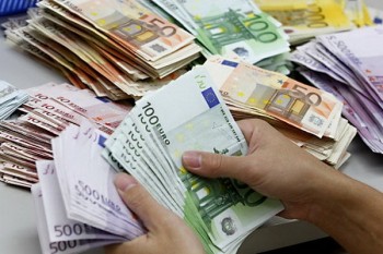 Белорусский рубль девальвировался к доллару и евро, за счёт этого значение корзины валют выросло на 0,12%