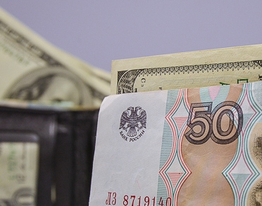 Торги 24 июня завершились укреплением доллара и российского рубля, евро подешевел четвёртый раз подряд