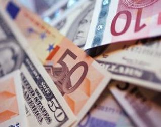 После выходных доллар неумолимо продолжает расти