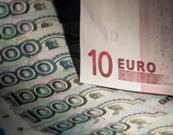 На торгах 30 сентября белорусский рубль укрепился к доллару и евро