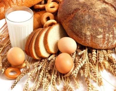 Чеканов: самые нерентабельные товары для торговли в Беларуси - молоко и хлеб