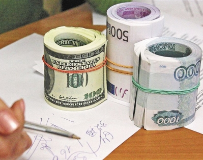 Итоги торгов: доллар продолжает дорожать, сегодня установлен новый рекорд