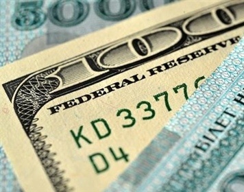 Последние торги апреля завершились существенным падением курса доллара