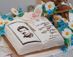 Съедобные книги представлены на чемпионате молодых кондитеров