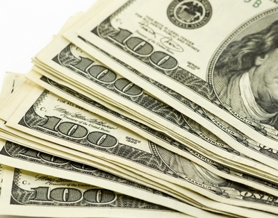 Итоги валютных торгов: за неделю доллар подорожал на 50 рублей
