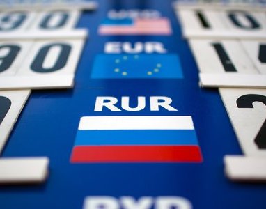 Итоги последних валютных торгов недели: белорусский рубль оказался крепче российского