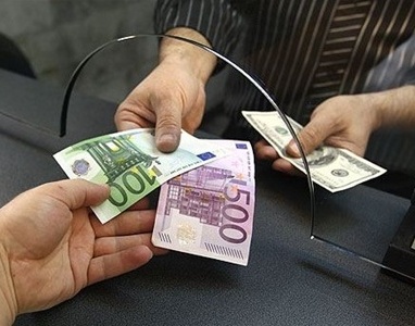 Плавно девальвируемый белорусский рубль подешевел по отношению ко всем валютам