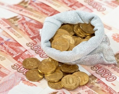 На торгах 12 декабря российский рубль обновил годовой минимум