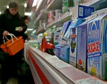 Беларусь наблюдает снижение цен на молочные продукты, поставляемые в РФ