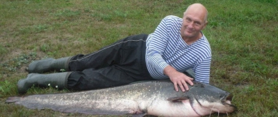 Под Гомелем поймали сома размером с человека