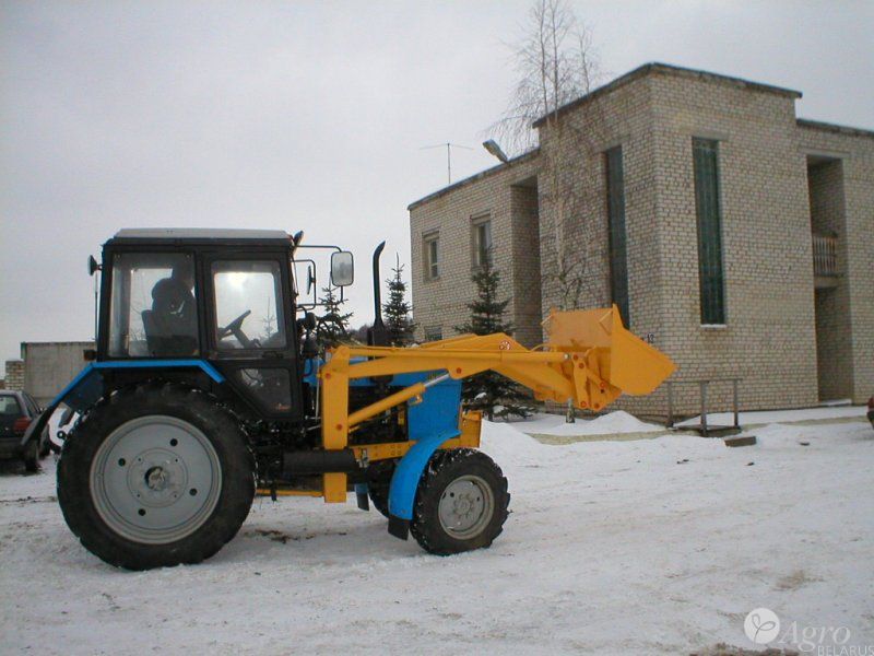 Бульдозер-погрузчик БЛ-750 (на трактора "Беларус" класса 1,4 с портальным мостом)