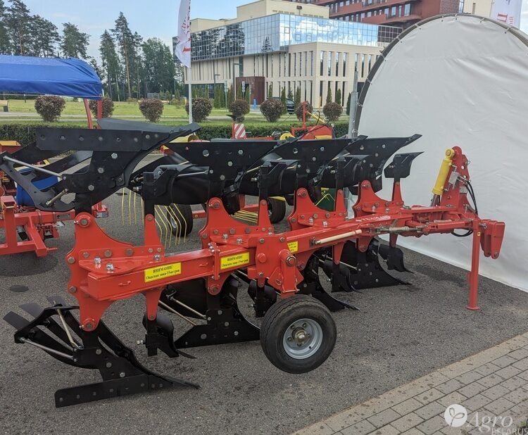 Плуг навесной оборотный ПО-3+1