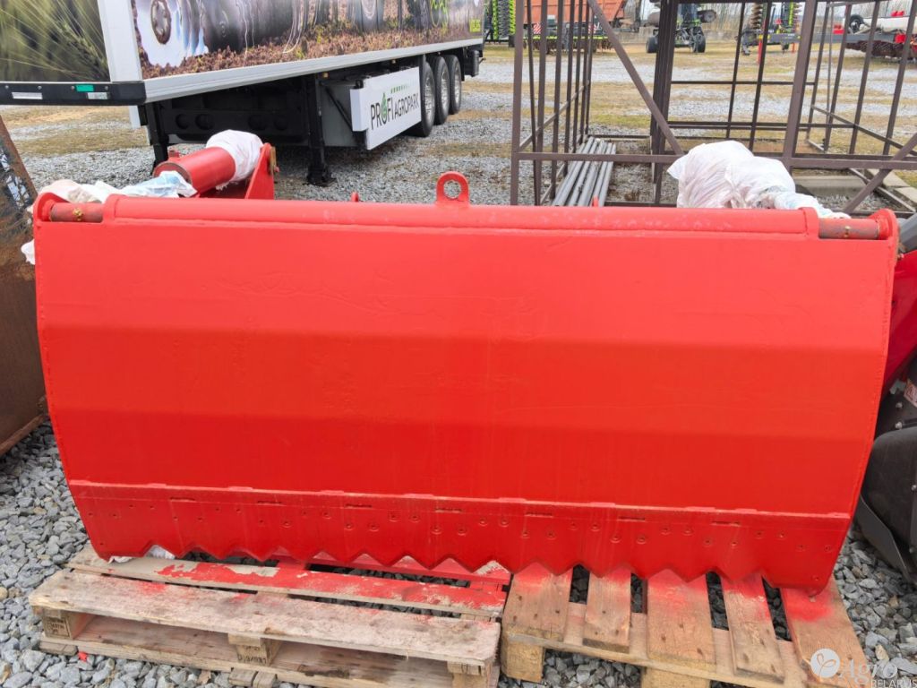 Ковш режущий на фронтальную навеску трактора BVL SZ F180 б/у