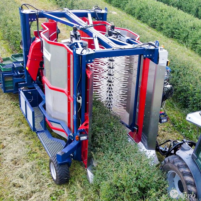 Комбайн прицепной полнорядный ягодоуборочный JAGODA 300