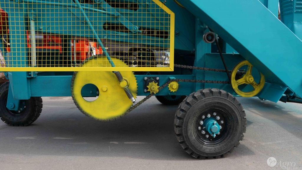 Очиститель вороха самопередвижной ОВС - 25