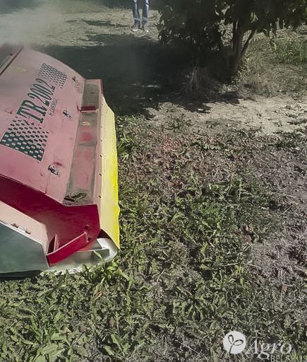 Комбайн-подборщик TR 200.2 с подъёмником для сбора орехов