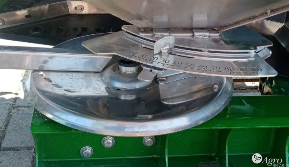 Разбрасыватель минеральных удобрений навесной Оптсельмаш Лидер 1100