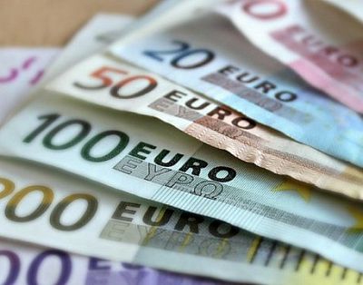 12 мая белорусский рубль укрепился к доллару, но потерял свои позиции к евро и российскому рублю