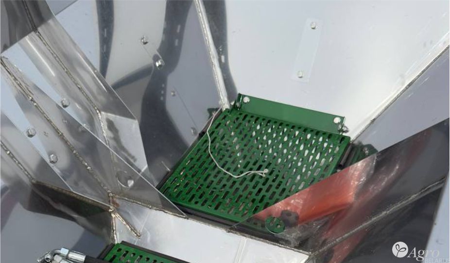 Разбрасыватель минеральных удобрений Оптсельмаш Стандарт-1050