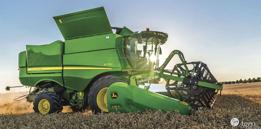 Комбайн John Deere серии S700