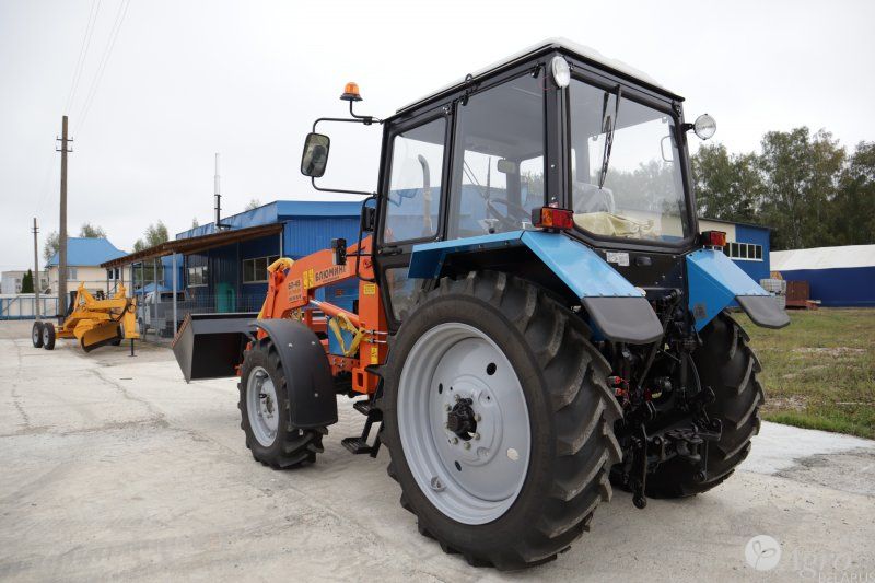 Погрузчик фронтальный БЛ-750-01 (на базе трактора «БЕЛАРУС» 82.1-23/12)